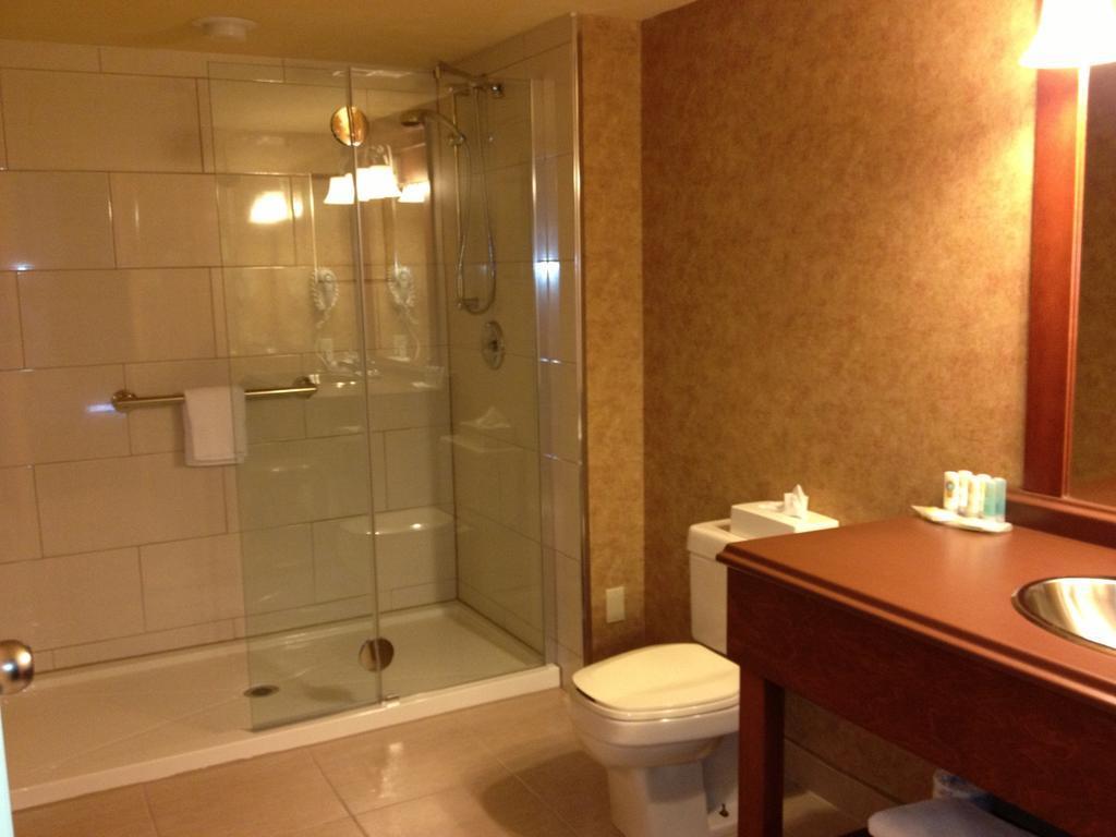 Quality Inn & Suites Bay Front Sault Ste. Marie Exteriör bild