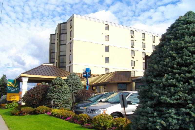 Quality Inn & Suites Bay Front Sault Ste. Marie Exteriör bild