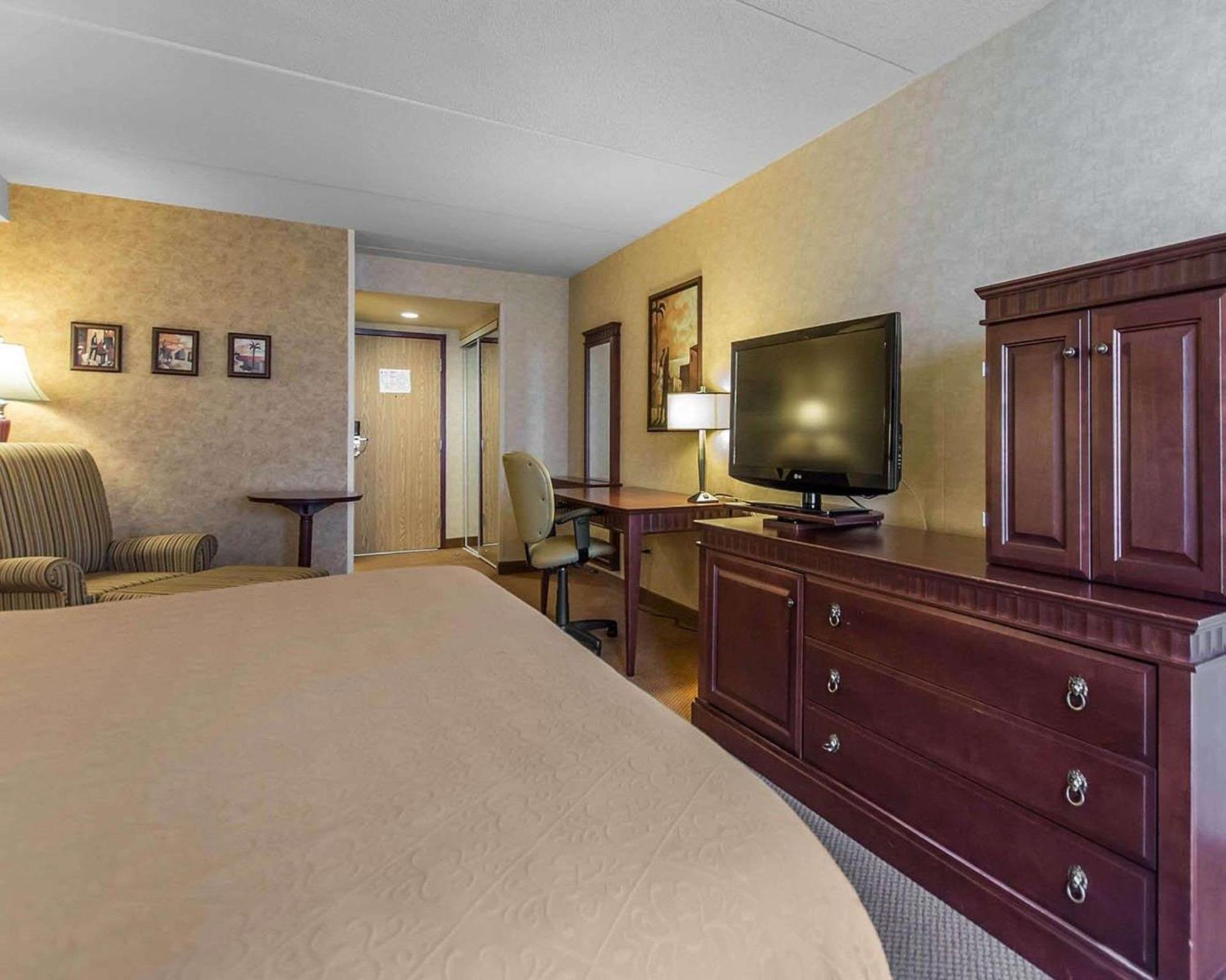 Quality Inn & Suites Bay Front Sault Ste. Marie Exteriör bild