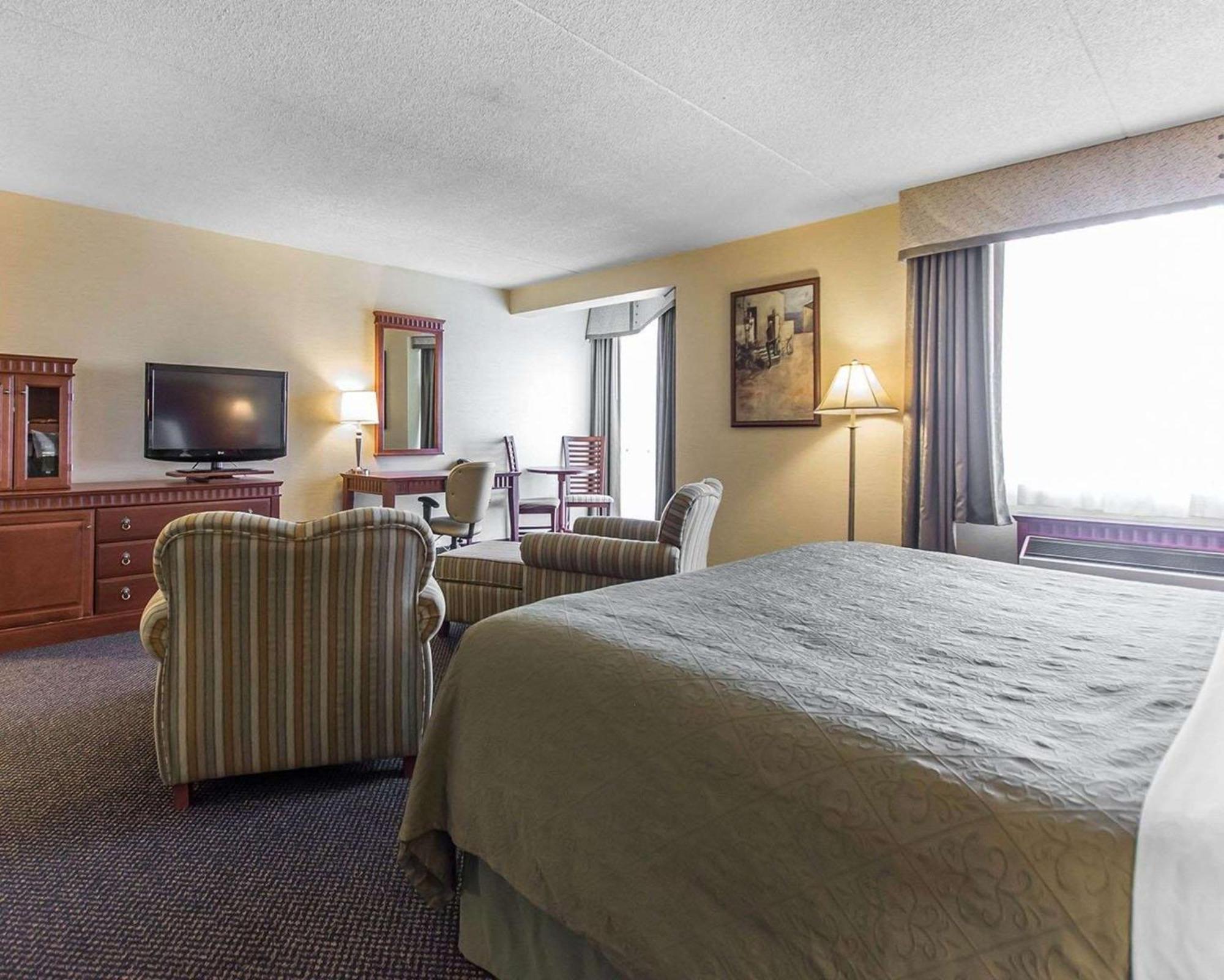 Quality Inn & Suites Bay Front Sault Ste. Marie Exteriör bild