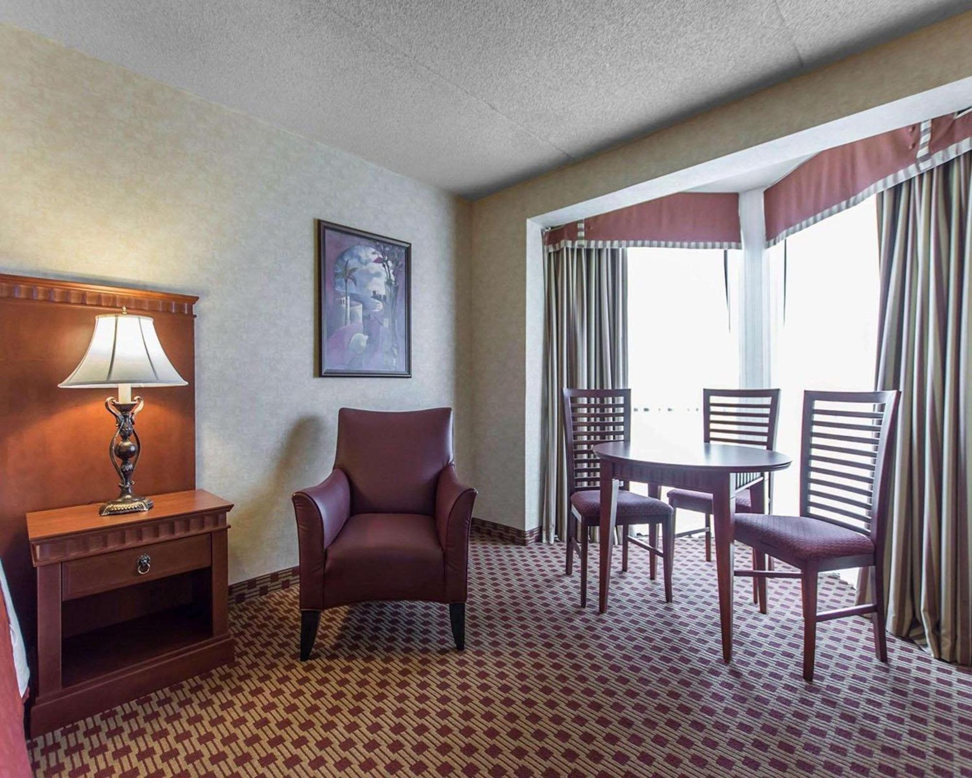 Quality Inn & Suites Bay Front Sault Ste. Marie Exteriör bild