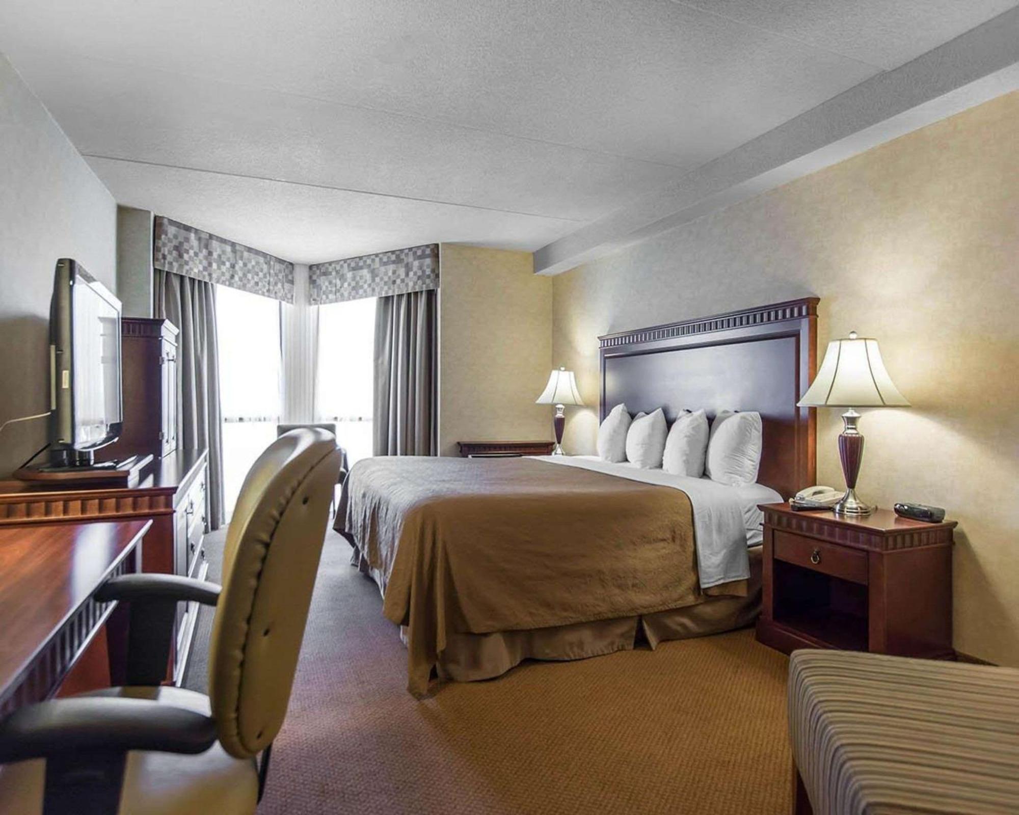Quality Inn & Suites Bay Front Sault Ste. Marie Exteriör bild